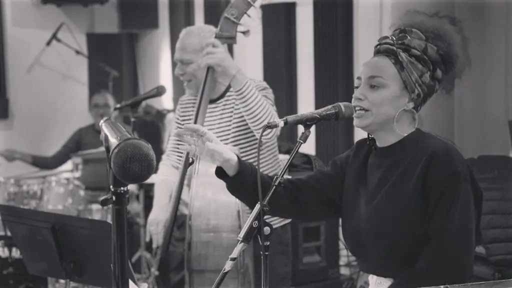 Banda 'Iroko' singer -credits Makoto Matsuo