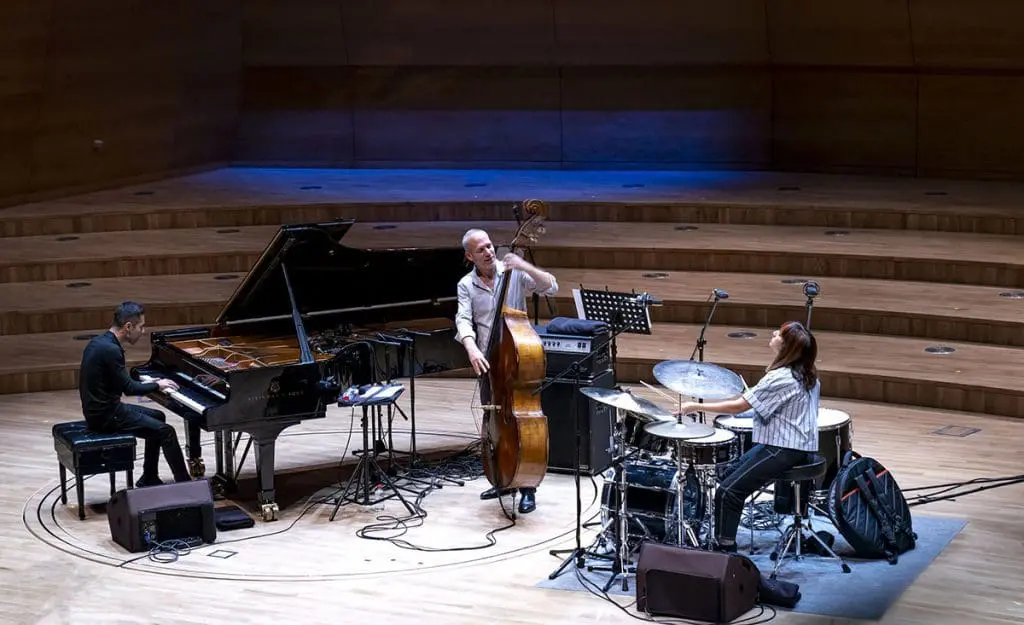 Trio Live Show 2021 - Trio playing on Stage