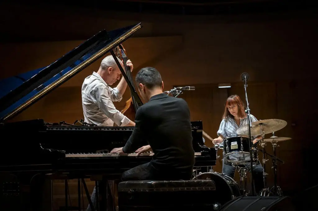 Trio Live Show 2021 - Trio together on stage performing